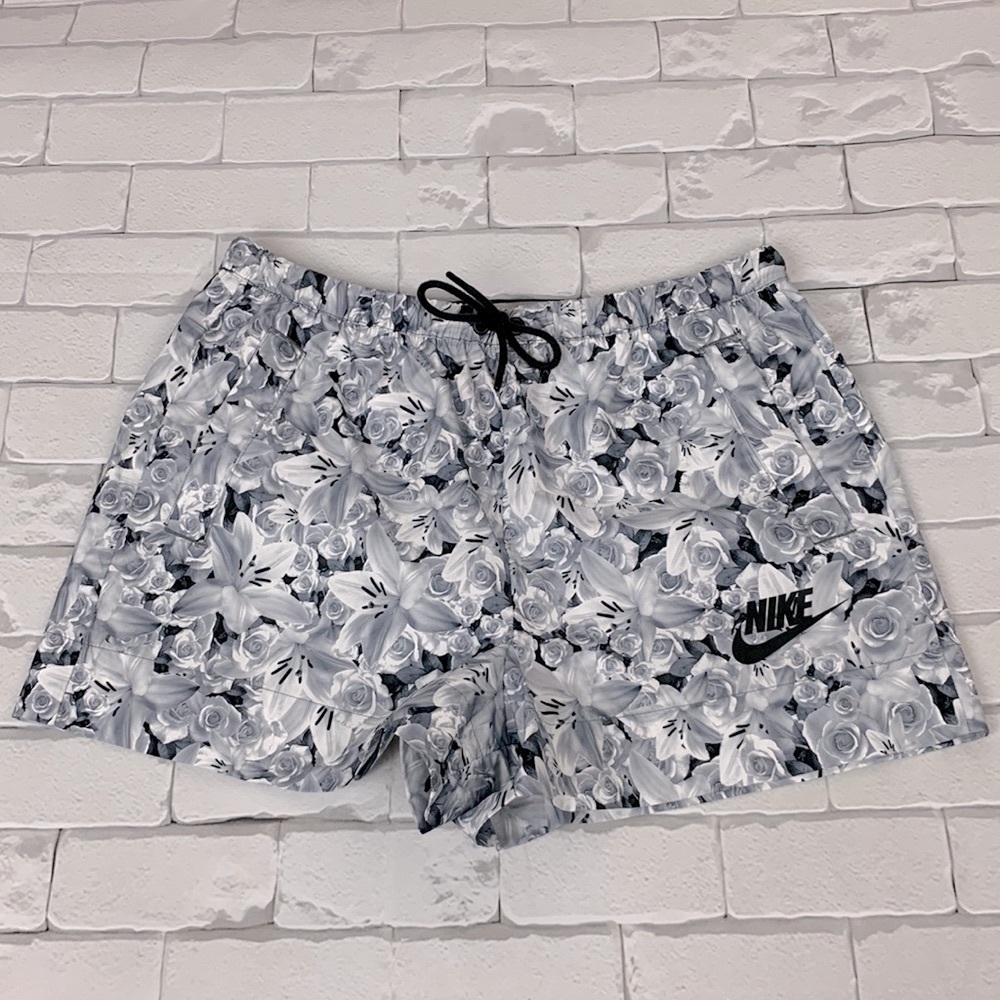 Nike Athletic shorts Size Small Drawstring waist Gray black white Rose floral